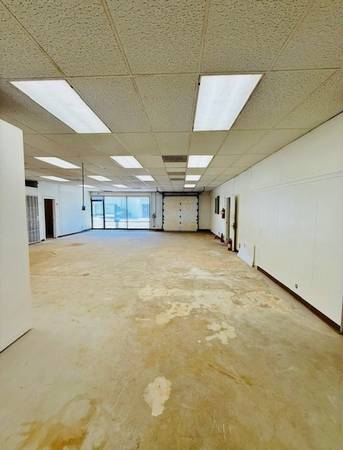 $2,750 / 2500ft2 - 🔥 Unique 2,500 SF Fully A/C Industrial Suite. (Palm Springs)63758278519809123