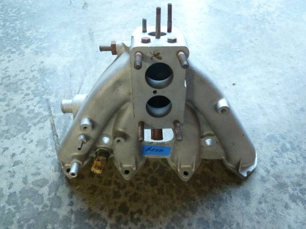 BMW E10 Intake Manifold 1