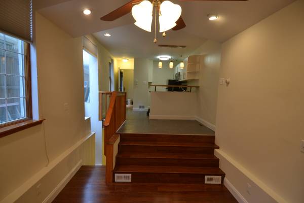 $1,695 / 1br - Ático bi-nivel de 1 dormitorio con A/A, lavandería, ¡distribución única! 326 S. 16th St (Rittenhouse Square)63666781929219122