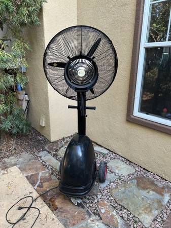 Island Breeze Misting Fan with cover 1
