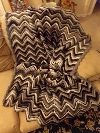 NEW HANDMADE crochet ripple Afghan blanket variegated gray 1