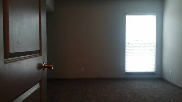 $999 / 1br - 688ft2 - Rainy Days don't stop the deals! Stop by and see us Today (Louisville)64008827193217124