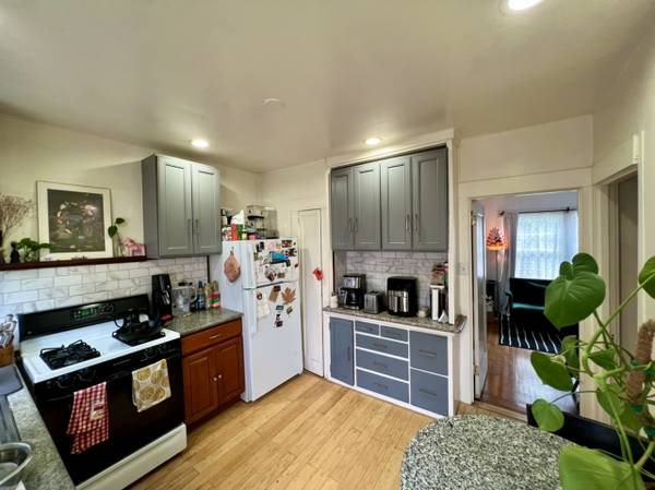 $2,300 / 2br - 740ft2 - Couples welcomed! --Sunny, hardwood floors, close to Telegraph (berkeley)63847324578945120