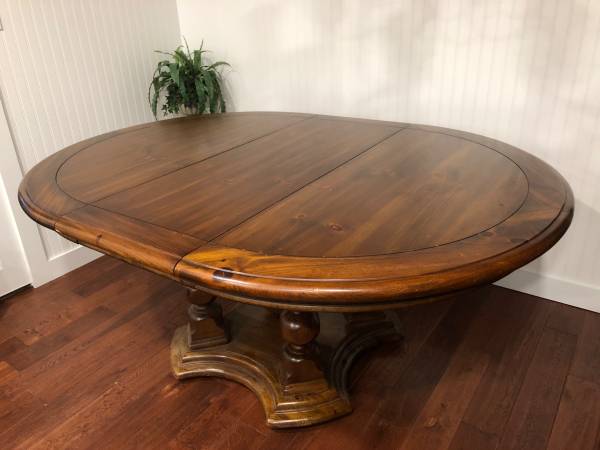 *** LARGE DINING TABLE! 1