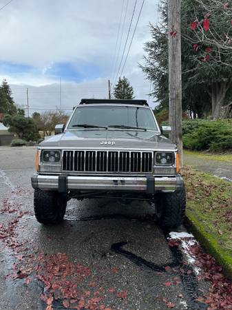 1990 Jeep Cherokee XJ 4x4 5 speed manual - $3,500 (Tacoma)63654705420163121