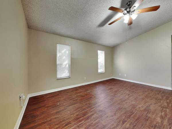 $1,200 / 3br - 1117ft2 - Classy Home (Hollywood)64001846417154121
