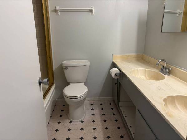 Free rent for the rest of May! Private bedroom in Goleta house 1