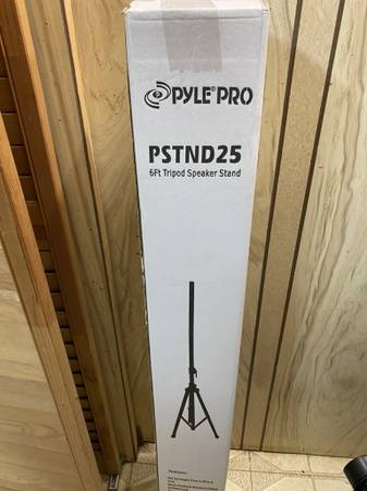 PylePro 6 ft Tripod speaker stand 1