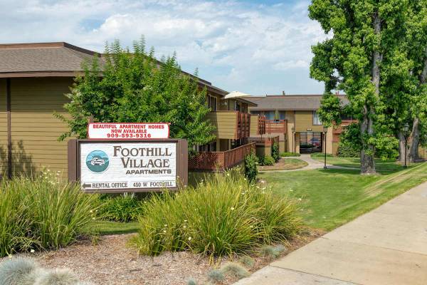 $2,750 / 2br - 1156ft2 - Dishwasher, 24-Hour On Call Emergency Maintenance, Spacious Closets (450 West Foothill Blvd, Pomona, CA)64028081383169124
