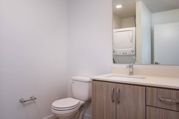 $2,049 / 2br - 1382ft2 - ¡Vida de lujo en The Byway! ¡Disponible 2 habs. / 2.5 baños! (Wood Village - a 5 minutos en auto del parque para perros de 1,000 acres)63841707419267122