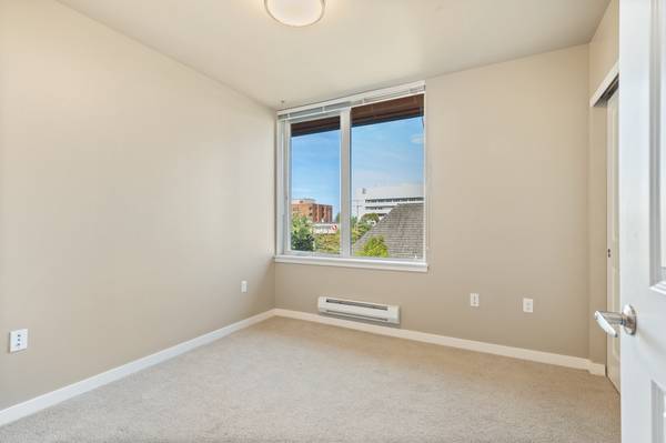 $2,295 / 1br - 564ft2 - OPEN HOUSE Thurs - Sat 10AM-2PM | Limited Offer: 2 months FREE rent (Seattle, Capitol Hill)63852483024515124