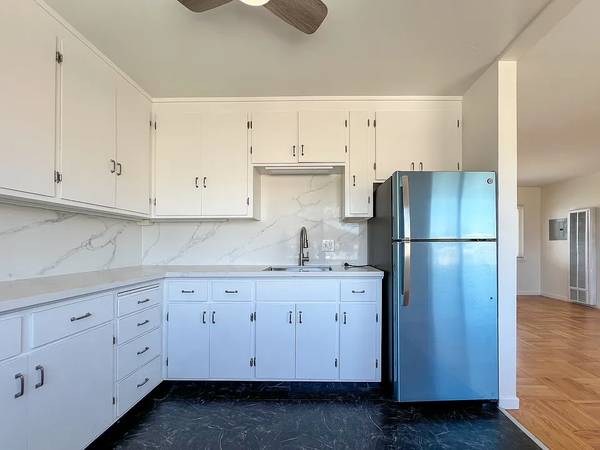 $1,750 / 1br - 600ft2 - Secluded Apartment with Stunning Bay & Mountain Views64000756853121123
