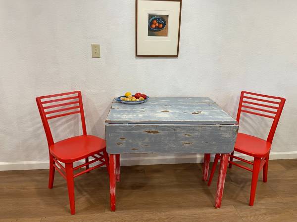 kitchen table & chairs 1