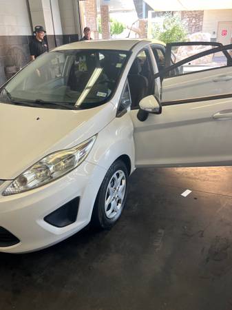 2013 Ford Fiesta SE ($6500) - $6,500 (Awatukkee)63490357412481121