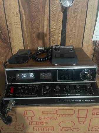 Cobra 135 CB Base Station 1