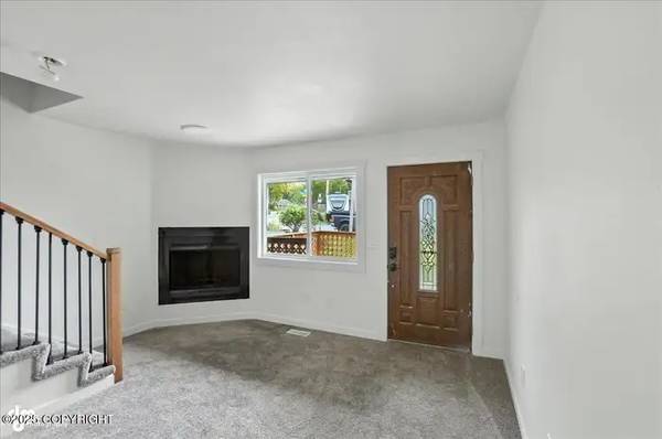 $1,000 / 3br - 1621ft2 - Updated 3BR/2BA Home in Anchorage - Bright & Spacious, Readytomove (7071 Baxter Terrace Cir, Anchorage, AK 99504)64014172747777121