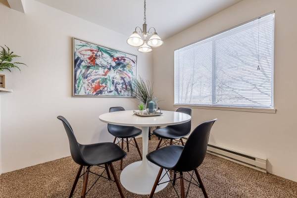 $2,100 / 2br - 975ft2 - Indoor Pool, Range (Electric), Dishwasher (22804 90th Way South, Kent, WA)63799881476611123