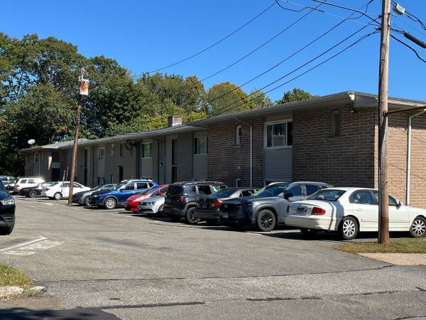 $1,800 / 2br - November 1st, 2025 - 2 Bedroom updated condo w/Washer-Dryer in unit. (Wallingford)64010333217793121