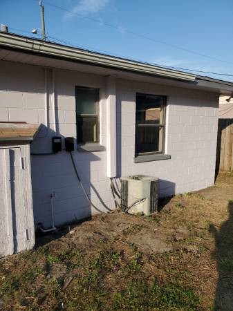 $1,400 / 2br - 2 Bedroom 1Bath House Large Yard $1400 mo (Merritt Island)63823720747651121