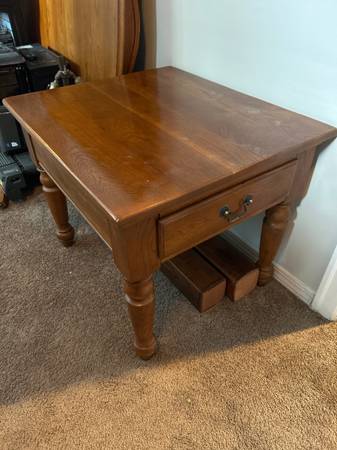 Vintage Lamp Table - $75 (Lakeway)63435874594561122