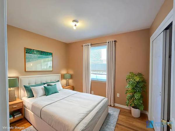 $3,200 / 3br - 1500ft2 - 3 bedrooms 2 baths fully renovated plus parking and backyard basement (Staten Island)63854384145155124