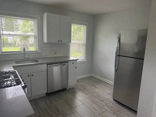 $950 / 2br - 976ft2 - Beautifully remodeled 3 bedroom home!&! (Racine)63846716505475121
