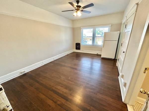 $1,625 / 485ft2 - Estudio Vintage Encantador Reformado, GRAN Armario Empotrado (2004 C #5) (Golden Hill)63663802500353121