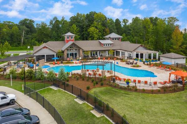 $1,375 / 1br - 641ft2 - Come home to a getaway - every day! Resort-style 1 bed, 1 bath! (Indian Land)63925335558787121