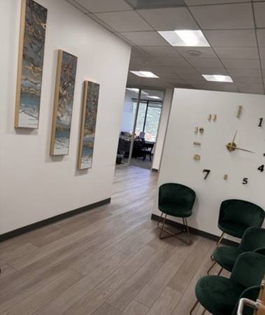 $2,500 Office for Sublease in Glendale (Glendale)63655062081411120