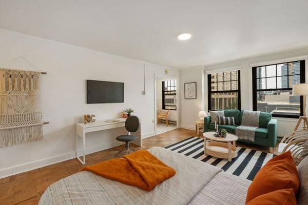 $1,595 / 382ft2 - Large Floor Plans, Controlled Access Package Room, Hardwood Floors (U-District)64031309478659122