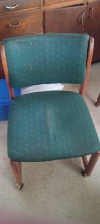 Cushion Chair with Wheels 1