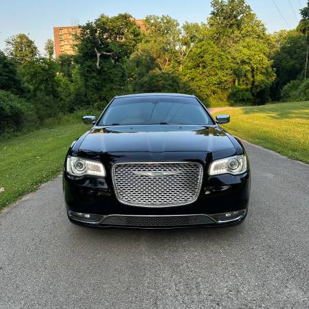 2015 Chrysler 300 - $12,900 (Nashville)63621650446593121