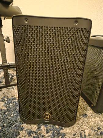 Harbinger Vari V2410 powered PA speaker 1
