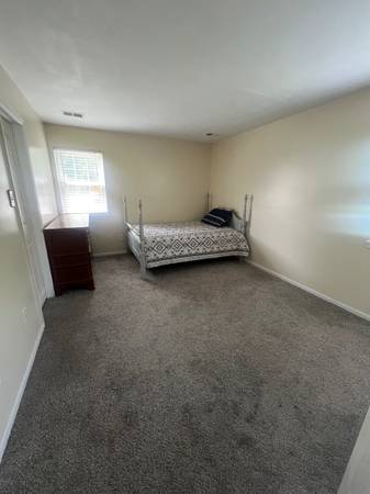 $800 / 1br - Alquile un dormitorio principal 800$ mensuales (Waldorf)63611884517761123