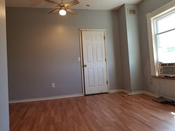 $500 / 4br - 1600ft2 - Looking for 1 clean housemate - 4 bedroom, 2 bath house w/ FREE WIFI (Cincinnati)63974468639746122