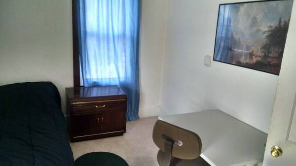 $640 / 2br - Private room with bath in clean shared house** (fairfield / vacaville)63888988907267121
