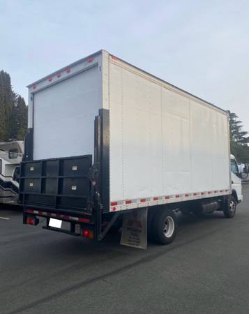 Camión Mitsubishi Fuso 2005 - $12,000 (Seattle)63654705854081122