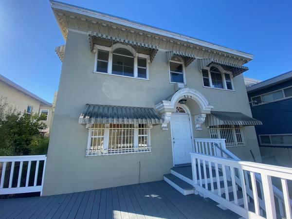 Townhome Style Unit w. Updated Kitchen, In Unit Laundry, & Balcony 1