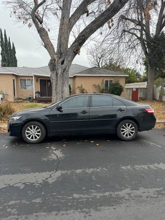 2011 Toyota Camry XLE – $5,500 – Título Limpio - $5,500 (Los Ángeles (área de San Fernando Valley))63615956403073121