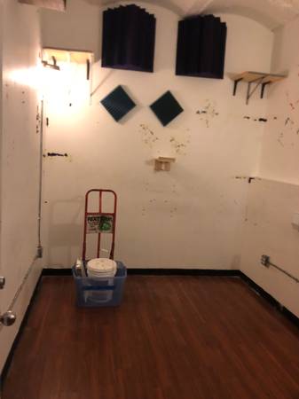 Espacio de ensayo musical / práctica de banda por 750/mes en Danbro Studios (East Williamsburg / West Bushwick)63661767251075121