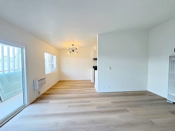$1,845 / 1br - 5836 Carlton Way, #7--Newly Renovated, PRIVATE BALCONY! Near Studios (Hollywood)63774505819651121