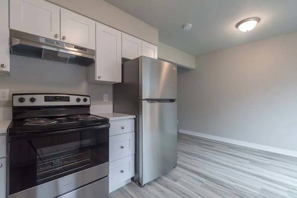 $1,795 / 2br - 925ft2 - Coming Soon! Newly Remodeled Two-Bedroom Townhome! (Milwaukie)63831327364481120