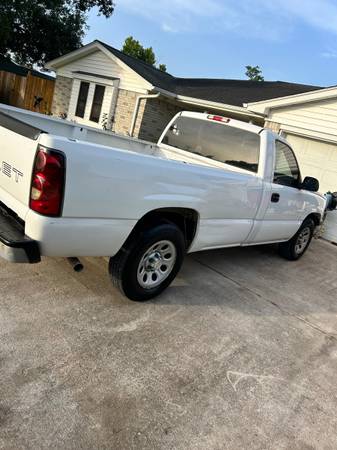 2007 Chevy silverado - $4,200 (Alvin)63617007267713122