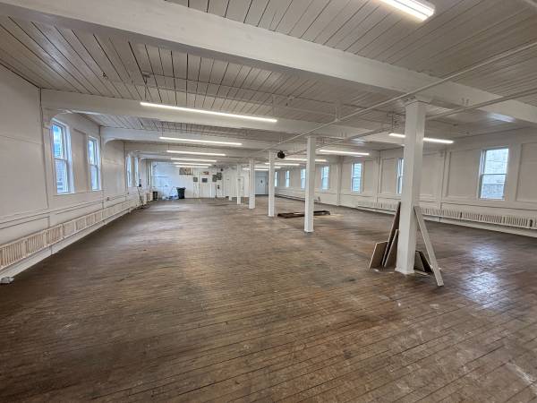 $3,000 / 2000ft2 - WAREHOUSE SPACE / Office Space / STORAGE SPACE !! (Wakefield / Main Street)63611897251075124