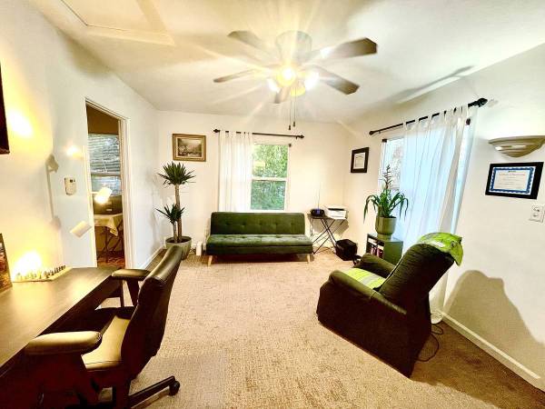 Studio w/Canyon View / ALL UTILITIES PAID 1