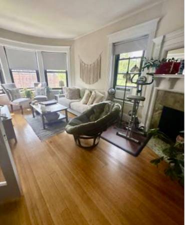 $1,400 / 2br - ✨ Habitación disponible en encantador apartamento de Coolidge Corner — 10/1 (Brookline)63824667003009124