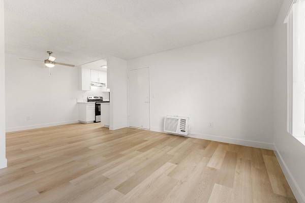 $2,119 / 2br - 800ft2 - Impeccable 2 BR/1 BA w/On-Site Management, Don't Miss Out (Spring Valley)63663768980865122
