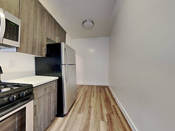 $1,750 Modern Apartment with Large Closets | Steps to BART & City Fun! (oakland downtown)63873333623683122