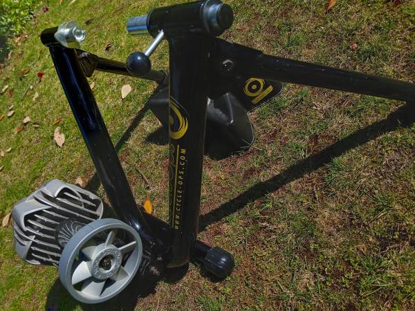 CycleOps Fluid Indoor Bicycle Trainer 1