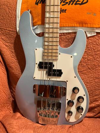 Jackson X Series Concert Bass CBXDX IV M - Ice Blue Metallic 1